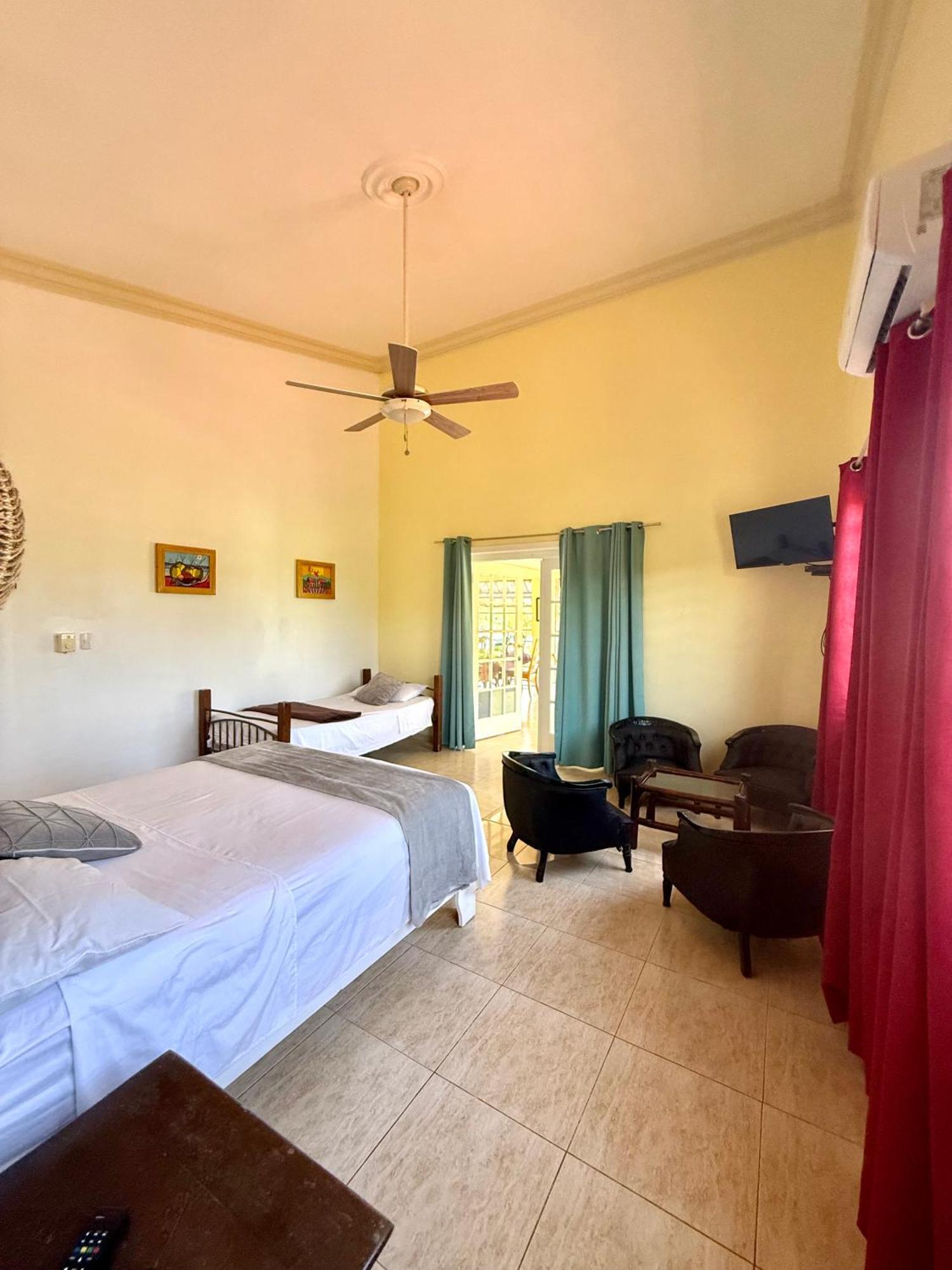 Barahona Hotel Al Mare المظهر الخارجي الصورة