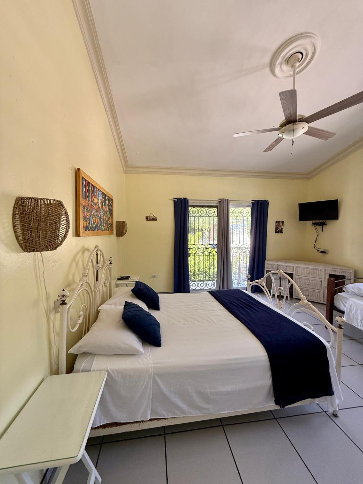Barahona Hotel Al Mare المظهر الخارجي الصورة